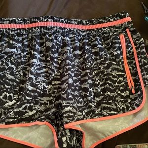 Fabletics size Large shorts